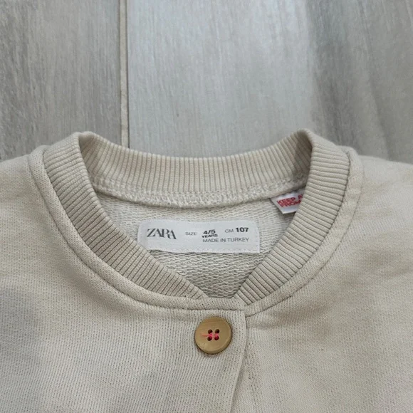 Zara 4T Kids Button Down Sweatshirt Beige and Beige Leggings Outfit - Picture 2 of 11